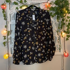 Maurice’s women’s size large button shirt,daisy print